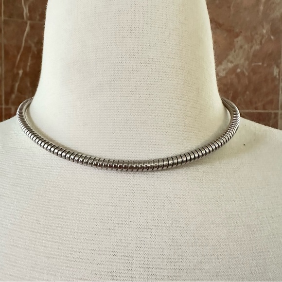 Authentic Pearl Silver Tone Chocker Style Necklace Size 16” - Picture 6 of 6